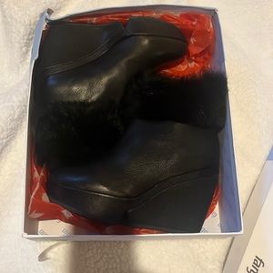 NIB- Farylrobin booties